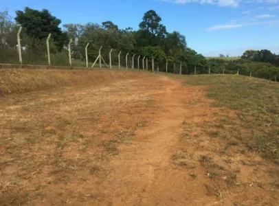 Famílias são removidas de terreno em ação de reintegração em São Paulo