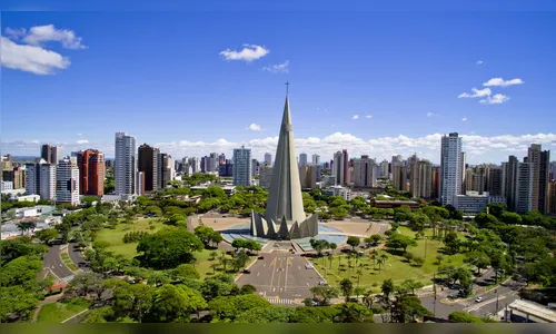 Maringá fecha bares; ônibus circularão com passageiros sentados
