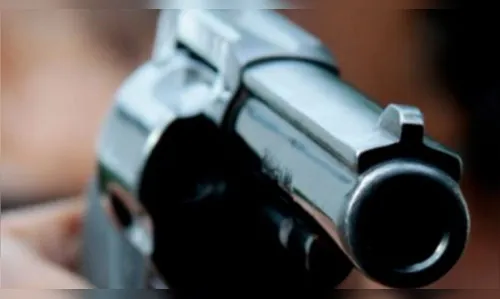 Família é rendida por bandidos durante assalto a residência