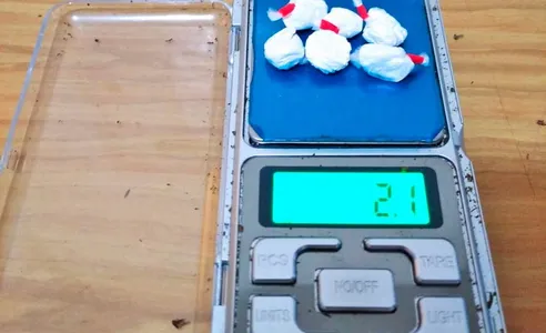 Homem é pego com drogas e para evitar prisão diz estar com Coronavírus