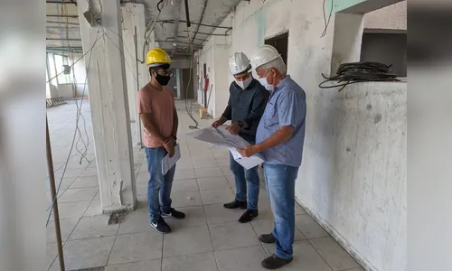 Junior acompanha restauração de estrutura histórica do “Fênix”