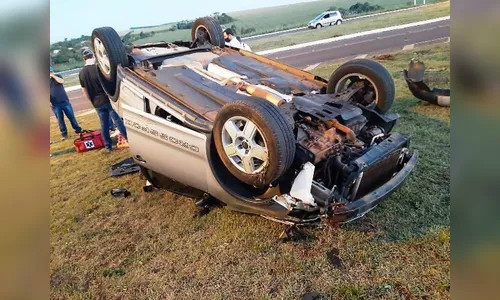 Motorista capota carro e fica ferida na BR-272