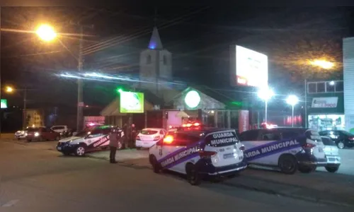 Policiais interrompem festa clandestina em Colombo