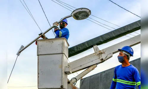 Bairros de Apucarana ganham novas luminárias nesta sexta