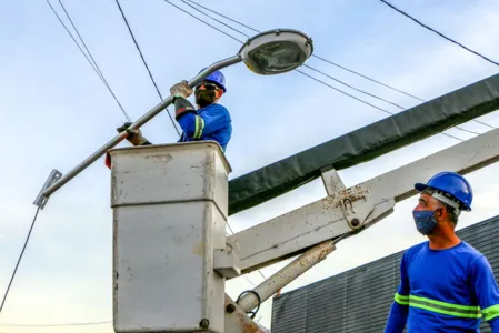 Bairros de Apucarana ganham novas luminárias nesta sexta