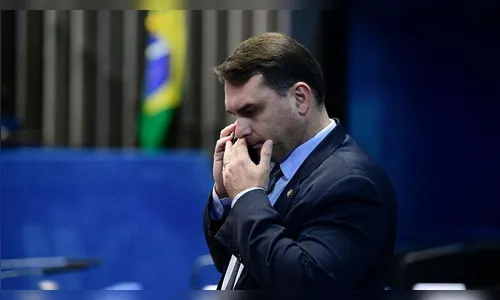 Flávio Bolsonaro é chamado a depor sobre suposto vazamento da Furna da Onça
