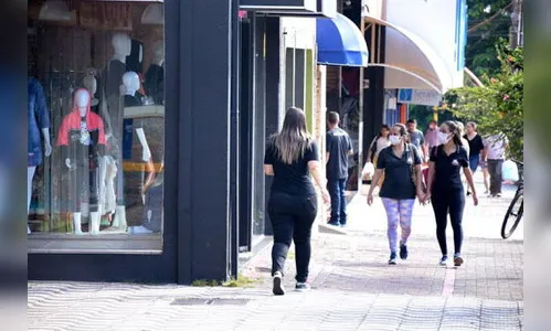 Horário do comércio se mantém com cuidados e restrições em Apucarana