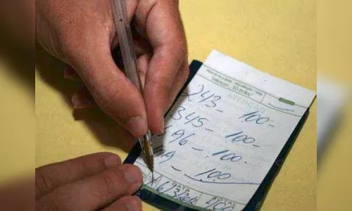 PM apreende material do jogo do bicho em Ivaiporã, dois homens são autuados