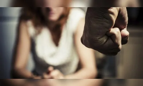 Menino de 11 anos liga para PM ao ver mãe sendo agredida pelo pai
