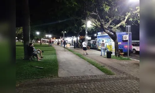 Operação fecha estabelecimentos e multa pessoa sem máscara em Maringá