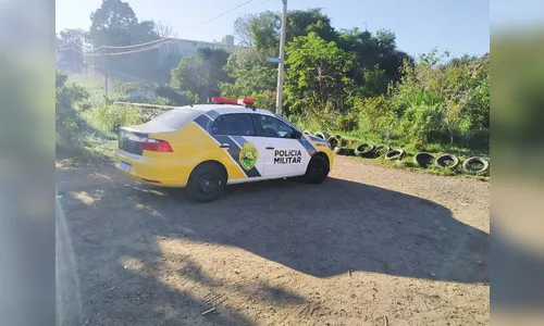 Em Curitiba um homem foi encontrado morto sentado em um sofá