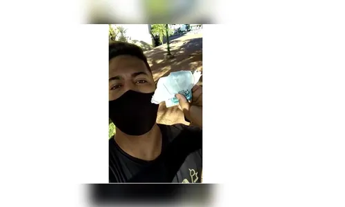 Apucaranense encontra R$600 e grava vídeo para devolver o dinheiro; assista