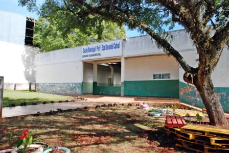 Faxinal inicia reformas em mais uma escola municipal