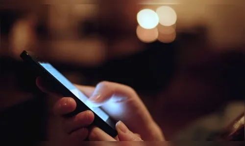 Homem chama PM e alega que garota de programa furtou celular após abraço