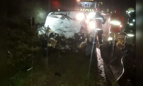 Acidente na PR-218 provoca a morte de duas pessoas