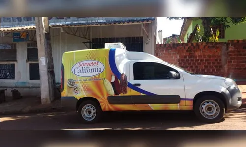 Ladrões assaltam sorveteria e furtam veículo em Califórnia