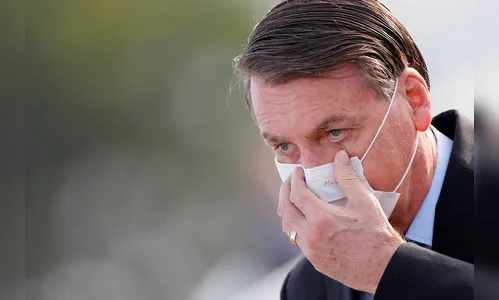 Bolsonaro provoca aglomeração ao chegar em Minas Gerais neste sábado