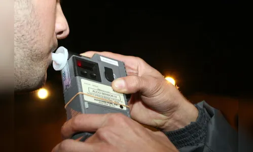 Homem é preso dirigindo alcoolizado na Avenida Arapongas