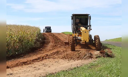 Prefeitura amplia frente de adequação de estradas rurais