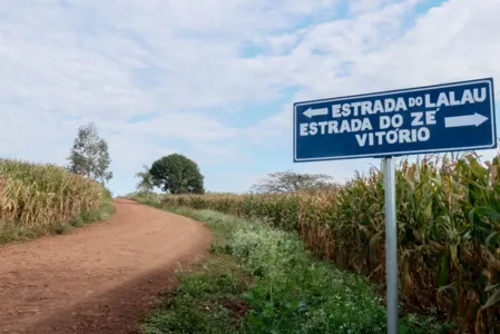 Prefeitura instala placas de sinalização na zona rural