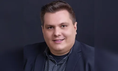 Thiago Michelasi: conheça o jornalista, produtor e assessor de imprensa que faz sucesso revelando talentos