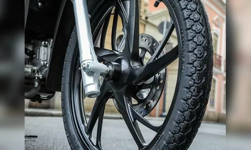 Motociclista sofre queda após atropelar cachorro em Apucarana