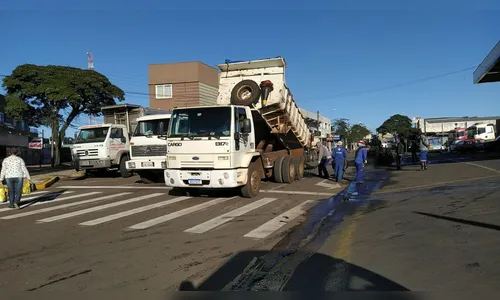 Avenida Rio de Janeiro em Apucarana está impedida e recebe melhorias