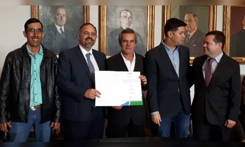 Município de Rio Bom recebe veículos novos para a saúde
