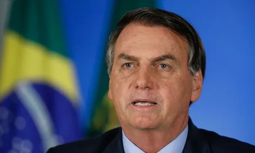 Bolsonaro sanciona com vetos lei que obriga uso de máscaras