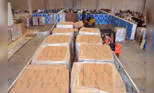 Governo entrega cestas básicas a catadores de materiais recicláveis