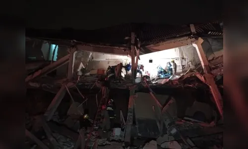 Cinco pessoas da mesma família ficam feridas após prédio desabar, em Colombo