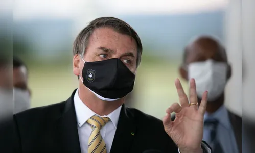 Bolsonaro almoça com embaixador para comemorar independência dos EUA