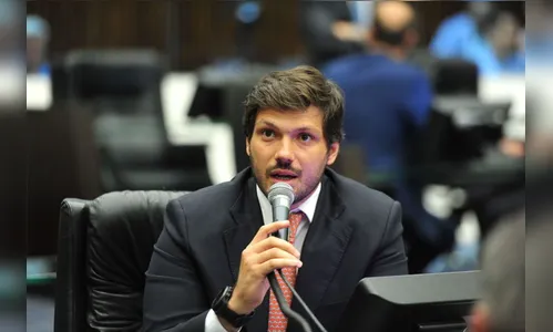 Após discordar da decisão de lockdown parcial no PR, Dep. Tiago Amaral deixa a vice-liderança na ALEP