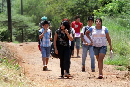 Governo entrega cestas básicas a indígenas e comunidades