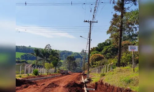 Avançam obras de pavimentação de rua no Loteamento Belvedere