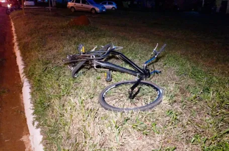 Ciclista fica gravemente ferido após ser atingido por moto