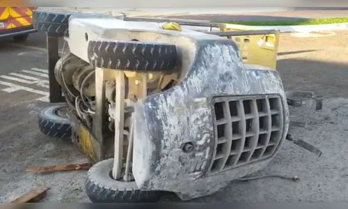 Rapaz sofre acidente enquanto trabalhava com empilhadeira