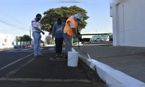 Frente de trabalho atualiza sinalização em Marilândia do Sul