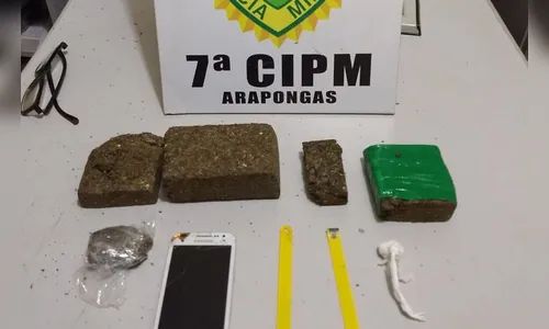 PM de Arapongas prende homem que arremessou drogas na cadeia