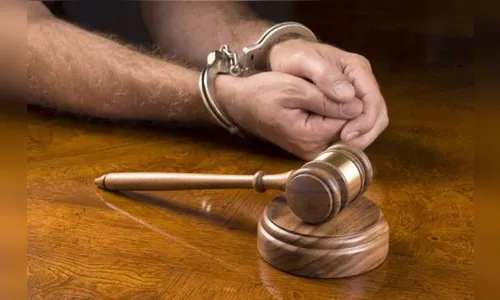 Homem é condenado a 17 anos de prisão por violentar enteada em Londrina