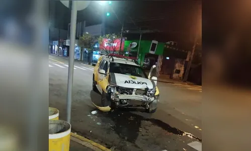 Viatura da PM de Arapongas se envolve em acidente