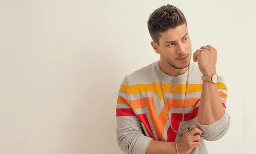 Arthur Aguiar diz em entrevista que não namoraria com ele mesmo