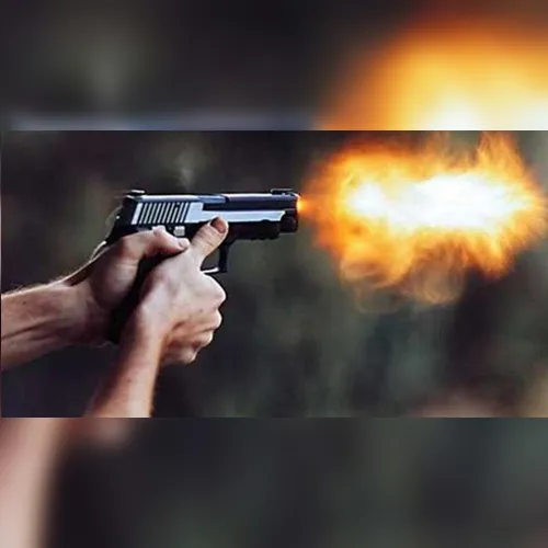 Filho se desentende com o pai e efetua disparos contra casa e carro