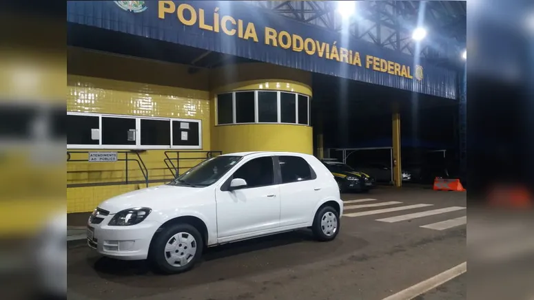 Imagem ilustrativa da notícia PRF recupera em Mandaguari carro furtado em Blumenau