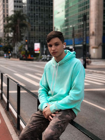 Conheça André Rosa: jovem influenciador digital conhecido como Menor do ...