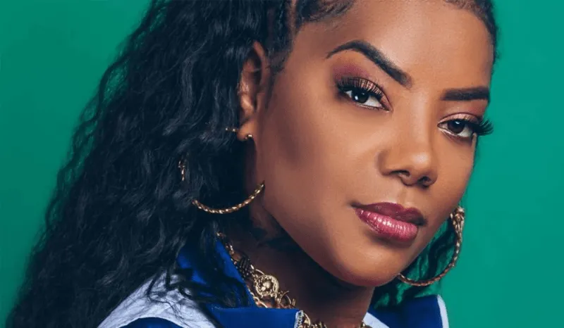 Ludmilla passa por cirurgia após problema em prótese de silicone