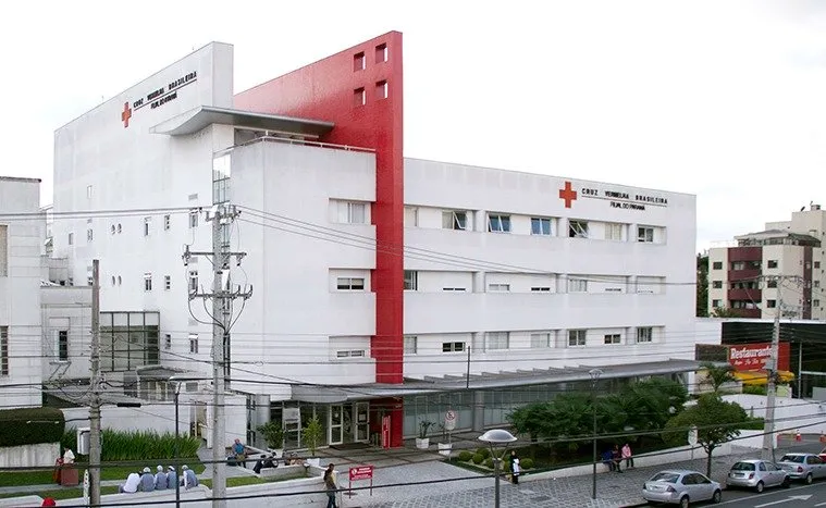Cerca de quatro hospitais estão com UTIs lotadas em Curitiba