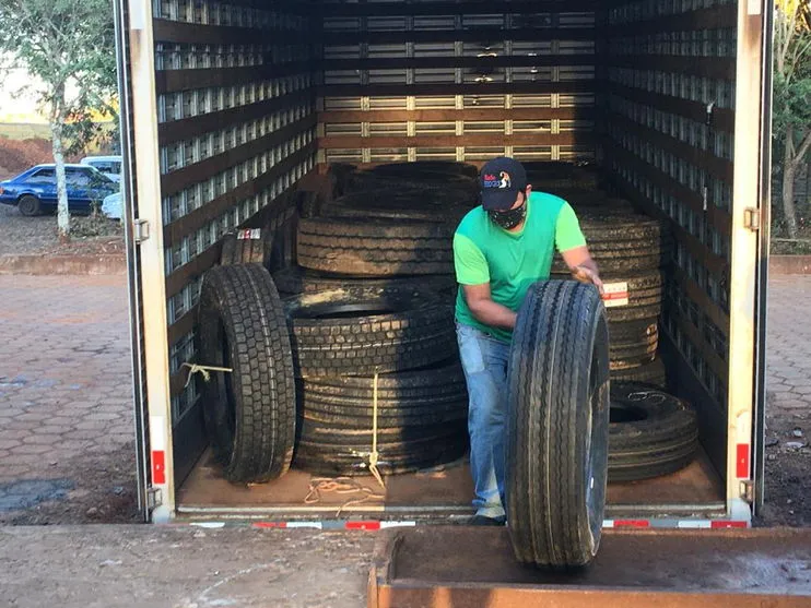 Prefeitura de Ivaiporã recebe lote de pneus da Receita Federal