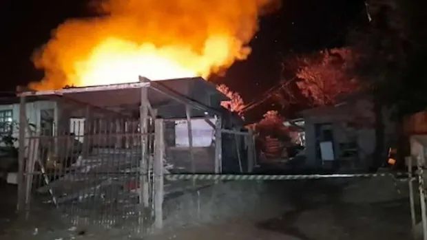 Incêndio de grandes proporções destrói casas em Cascavel
