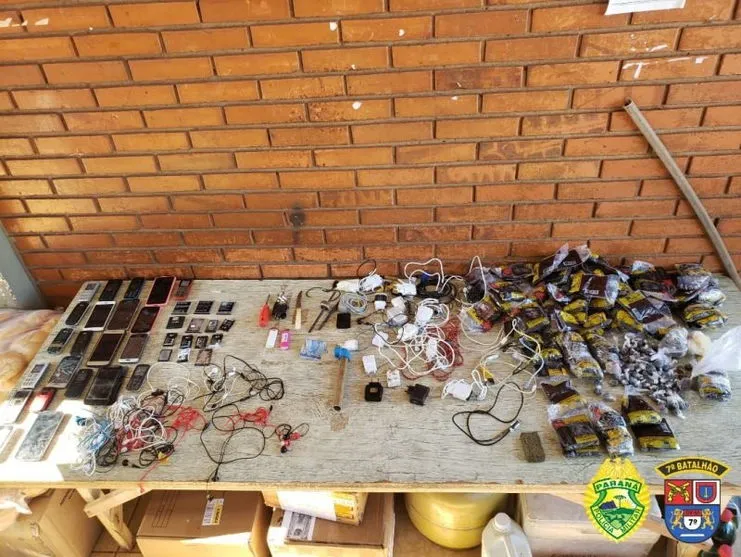 Cerca de 22 celulares e 7 kg de fumo são encontrados em cadeia feminina